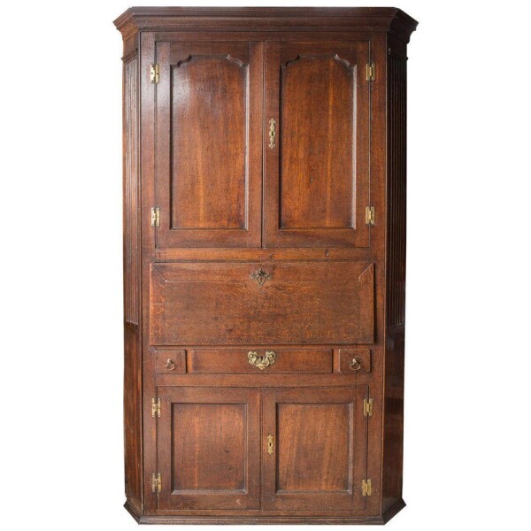 Full corner cupboard oak, 18th century