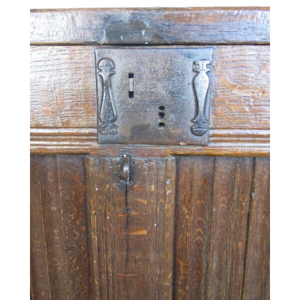 Early Oak coffer, with panelled lid. 1580