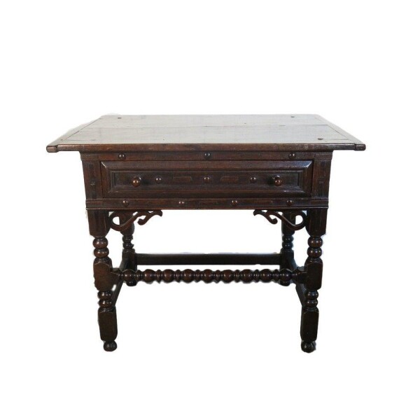 Oak side table with good turnings england, c. 1680 Front