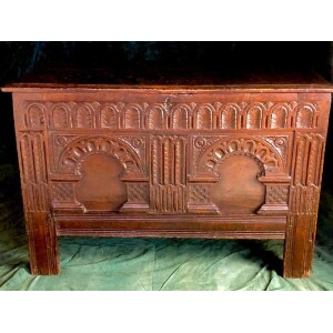 Antique Arcaded oak coffer England, 17th century Front