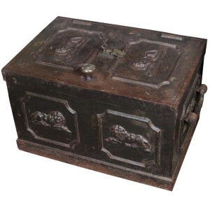 Late 17th century strong box Top