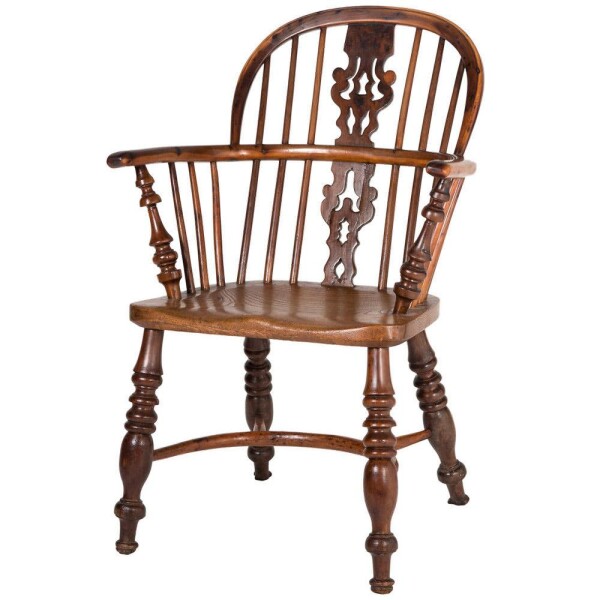 Antique Yew Windsor chair Front Facing