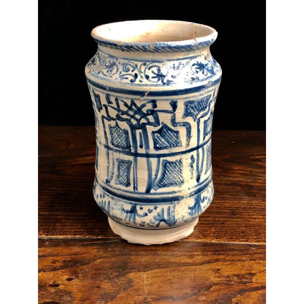 Antique blue and white jar, 16th century Side