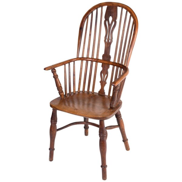 Antique Yew Windsor Chair front