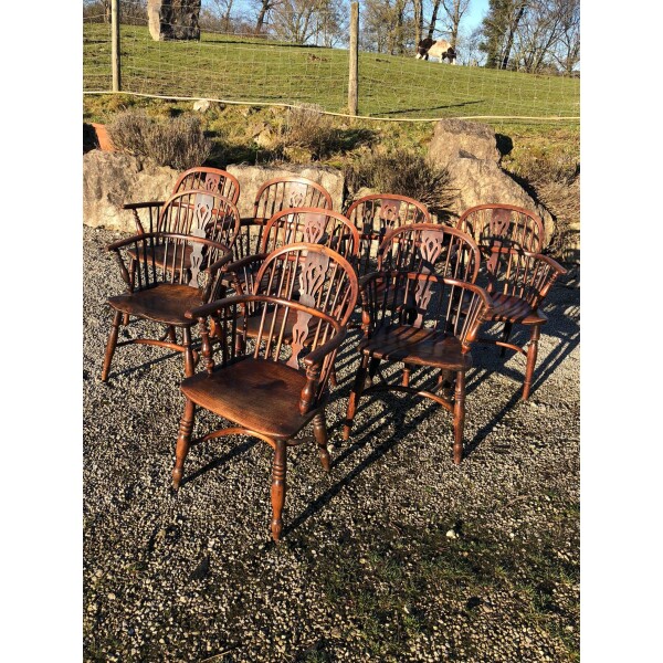 Harlequin set of 8 yew wood Windsor chairs c1800 English Front