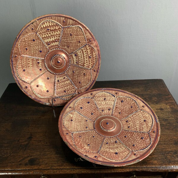A rare pair of large 18th Century Hispano-Moresque ware plates Closeup