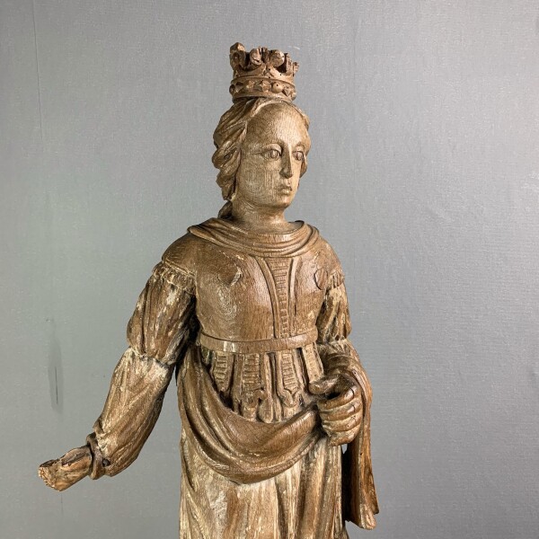A very well carved figure of a Saint bearing a crown circa 1600 Front