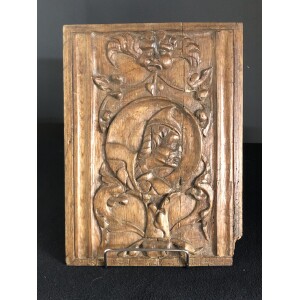 C1600 carved oak panel with interesting portrait roundel