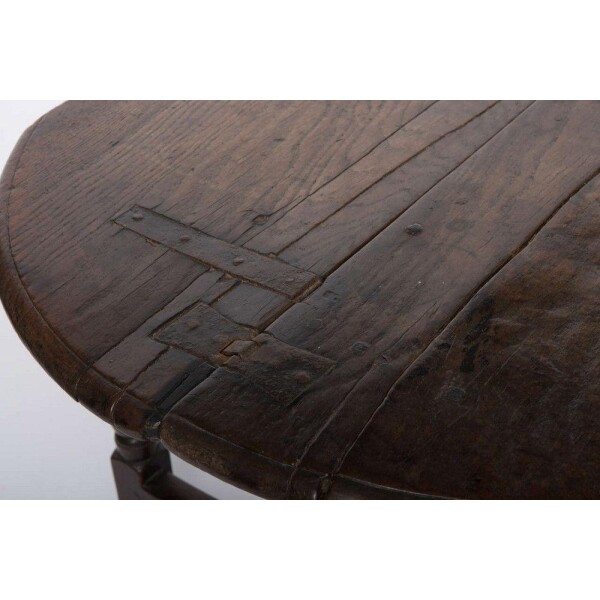 Well patinated oak folding table 17th century Closeup of Detail