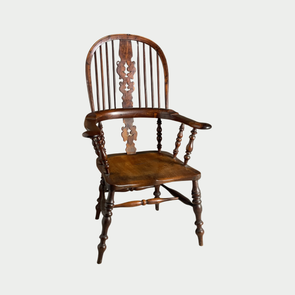 Large and beautiful yew wood Windsor chair c1850