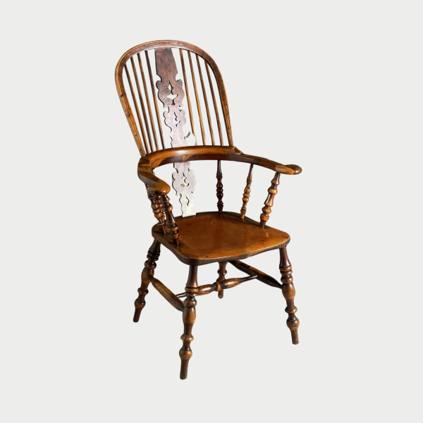 Wonderful yew Windsor chair excellent colour and patination 19th Century