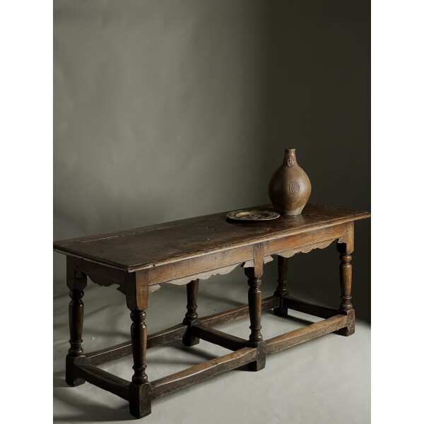 Oak side table c1700